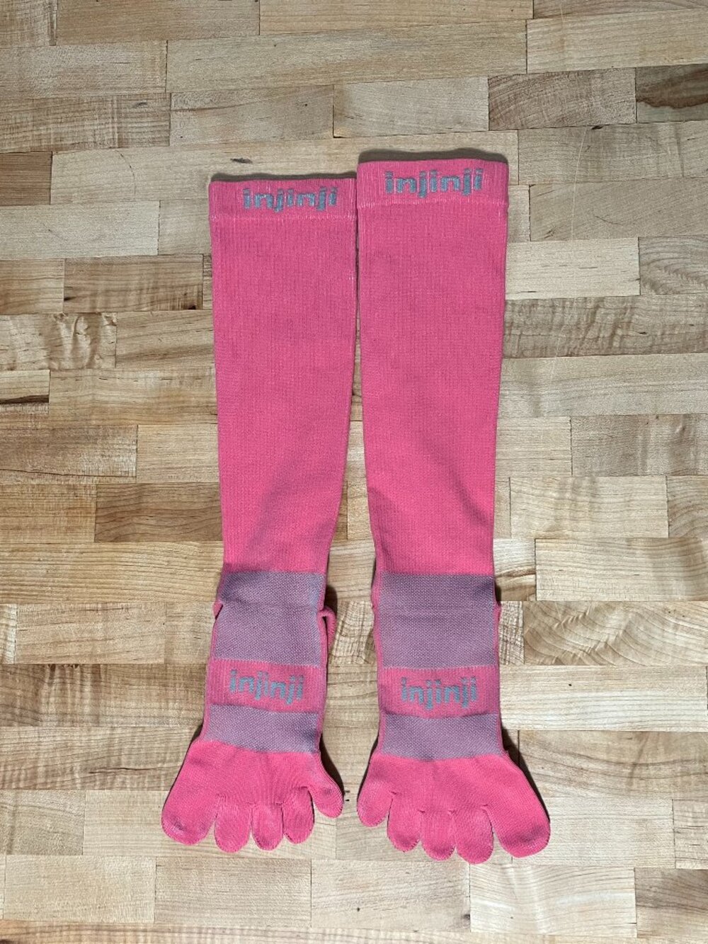 Men's Medium 8-10.5 Injinji Compression Over The Calf Long Toe socks Pink